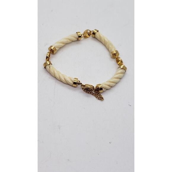 Vintage Bracelet Twisted Lucite & Gold Chinese Good Luck 12k Gold Plate - Picture 8 of 10